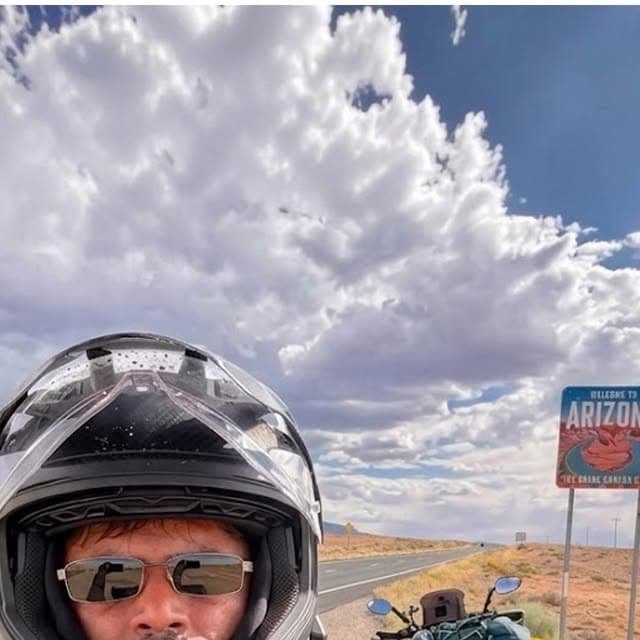 16,000-km solo journey across the United States carrying Pakistan's flag